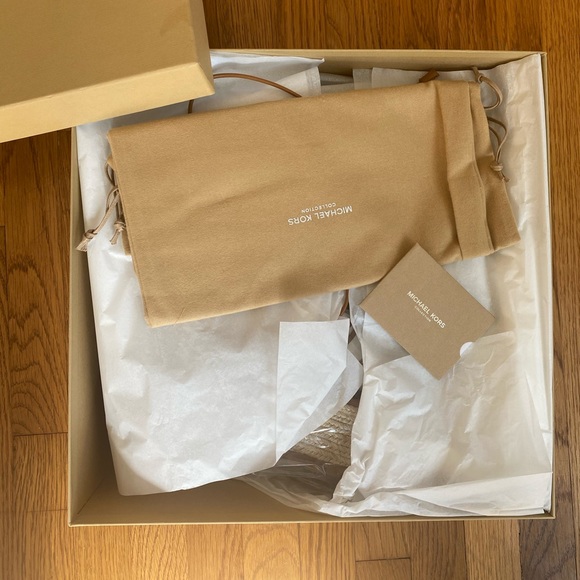 Michael Kors flat form sandals - Picture 5 of 10